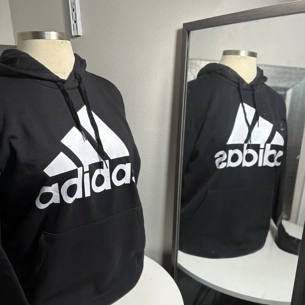 NWT - Adidas essentials fleece logo hoodie men’s size XL